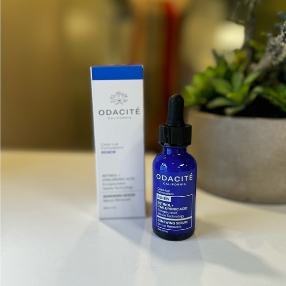 Retinol & Hyaluronic Acid Renewing Serum by Odacite - Picture 12 of 15